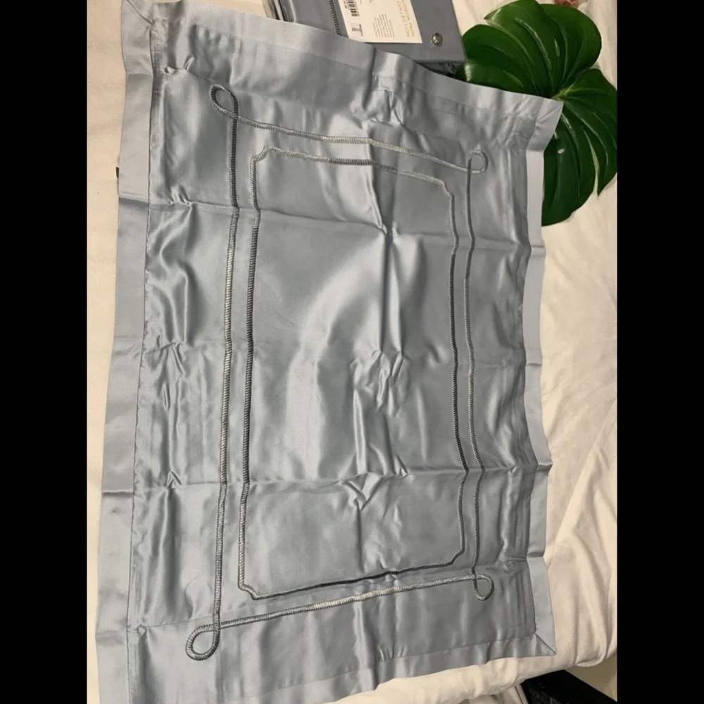 NIB [ 2 Standard ] Sham for Hudson Park Embroidered‎ Tile
